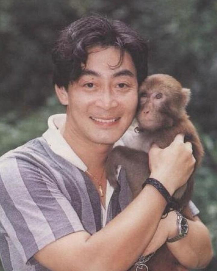 Trong suốt 6 năm đóng 25 tập phim, Lục Tiểu Linh Đồng nhận được tổng số tiền là 2.000 NDT (tính theo tỷ giá hiện nay là khoảng 7,7 triệu đồng). Chính vì mức thù lao quá thấp đó mà Lục Tiểu Linh Đồng thậm chí còn không đủ tiền để tổ chức đám cưới.