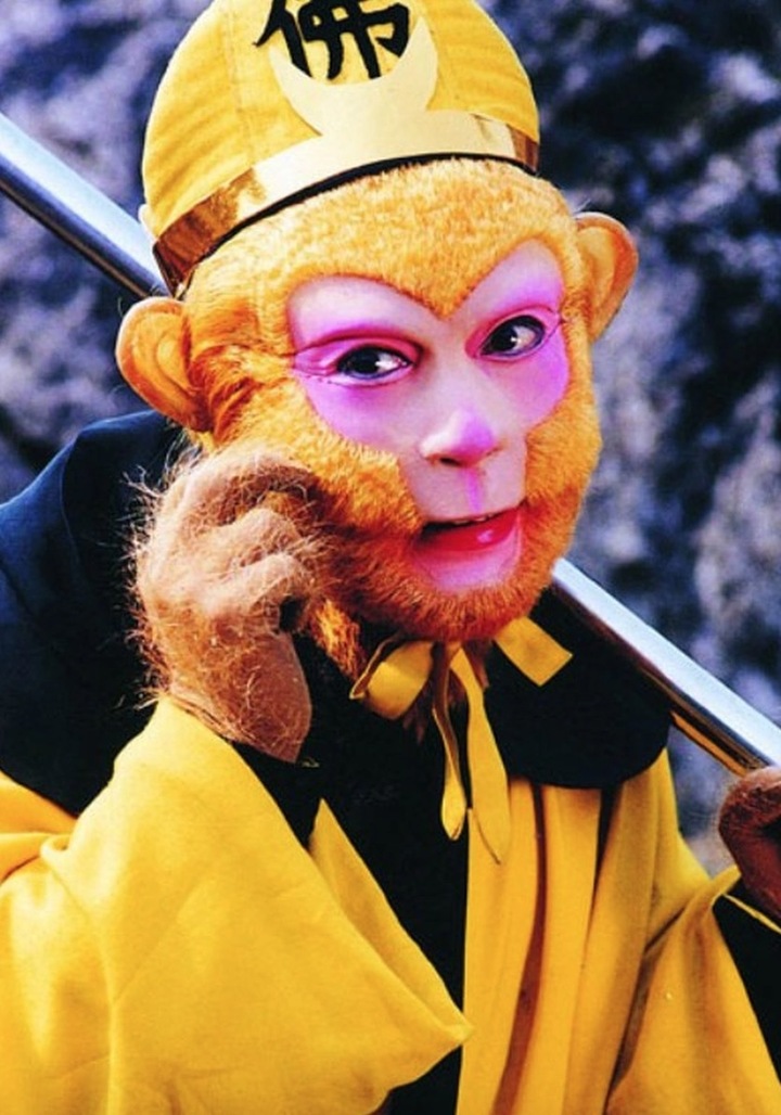 Vào thời điểm thực hiện, "Tây du ký" được coi là dự án quan trọng của truyền hình Trung Quốc. Tuy nhiên, do điều kiện kinh tế eo hẹp, các thành viên đoàn làm phim đều được trả cát-xê rất thấp. Nam diễn viên chính Lục Tiểu Linh Đồng lúc đầu được trả 50 NDT/tập.