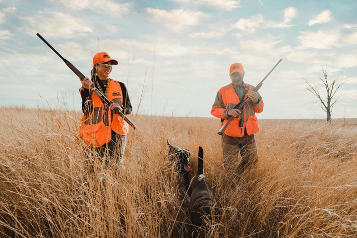 Đi săn tại Mỹ được xem như hoạt động thể thao ngoài trời, được nhà nước quản lý chặt chẽ. (Ảnh: Outsider)