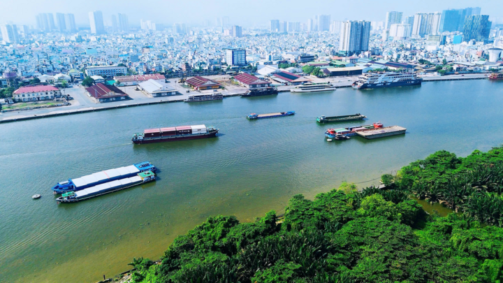 Cảng Nhà Rồng - Khánh Hội có tầm nhìn trực diện sang khu đô thị mới Thủ Thiêm.