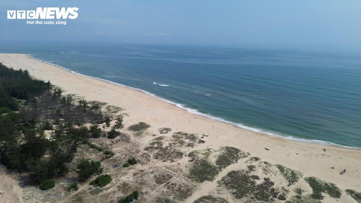 Khu vực quy hoạch hiện dự án chủ yếu là đất chưa sử dụng, trong đó có khoảng 1.284 m2 đất nghĩa trang. Khi triển khai, các phần mộ sẽ được di dời về khu nghĩa trang theo quy hoạch.