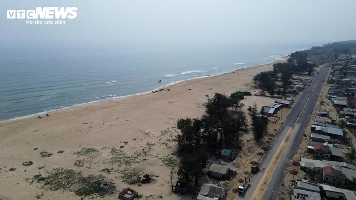 Tại 2 công viên sẽ xây dựng nhà dịch vụ một tầng diện tích khoảng 85 m2, khu vệ sinh công cộng, cùng hai bãi đỗ xe tổng diện tích gần 760 m2 nhằm phục vụ người dân và du khách.