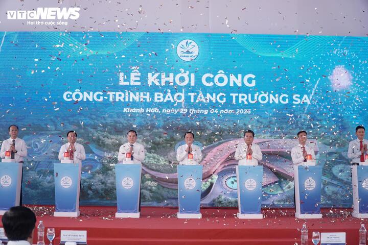 Sáng 29/4, UBND tỉnh Khánh Hòa tổ chức lễ khởi công Bảo tàng Trường Sa tại khu vực xã Cam Lâm, nhân kỷ niệm 51 năm Ngày giải phóng quần đảo Trường Sa (29/4/1975 – 29/4/2026). Công trình có tổng mức đầu tư gần 300 tỷ đồng.