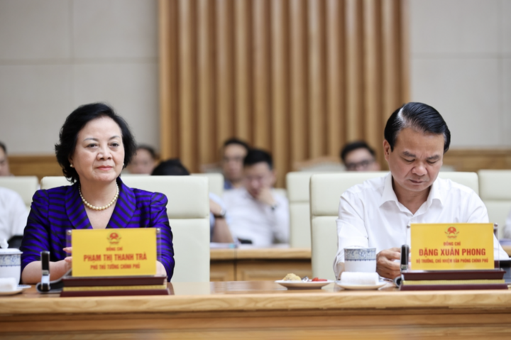 Phó Thủ tướng Phạm Thị Thanh Trà, Bộ trưởng, Chủ nhiệm Văn phòng Chính phủ Đặng Xuân Phong dự cuộc gặp mặt - Ảnh: VGP/Nhật Bắc