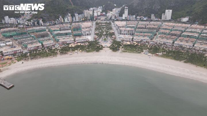 Dự án Thành phố Vịnh trung tâm Xanh Island do Tập đoàn Sun Group phát triển tại Cát Bà (Hải Phòng) có quy mô gần 50ha, sở hữu địa thế hiếm có “trung tâm của trung tâm”, lưng tựa núi, mặt hướng ra Vịnh Lan Hạ.