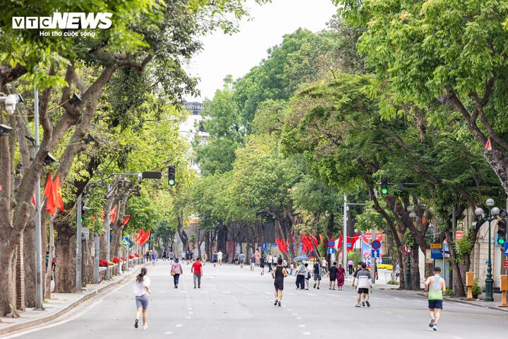Ngắm Hà Nội vắng vẻ, yên bình trong kỳ nghỉ lễ 30/4 - 1/5 - 12