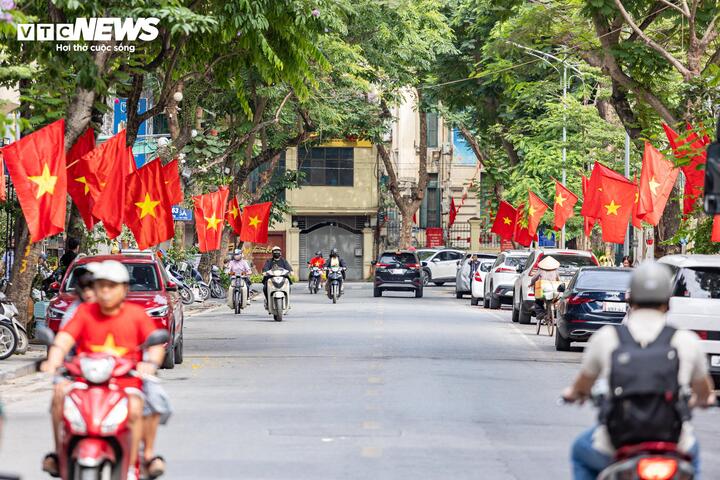 Ngắm Hà Nội vắng vẻ, yên bình trong kỳ nghỉ lễ 30/4 - 1/5 - 15