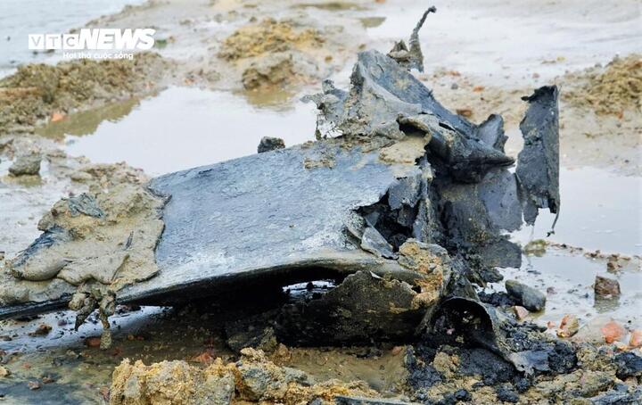 Có gì bên trong khối thép khổng lồ nghi xe tăng vừa trục vớt ở bờ biển Gia Lai? - 4