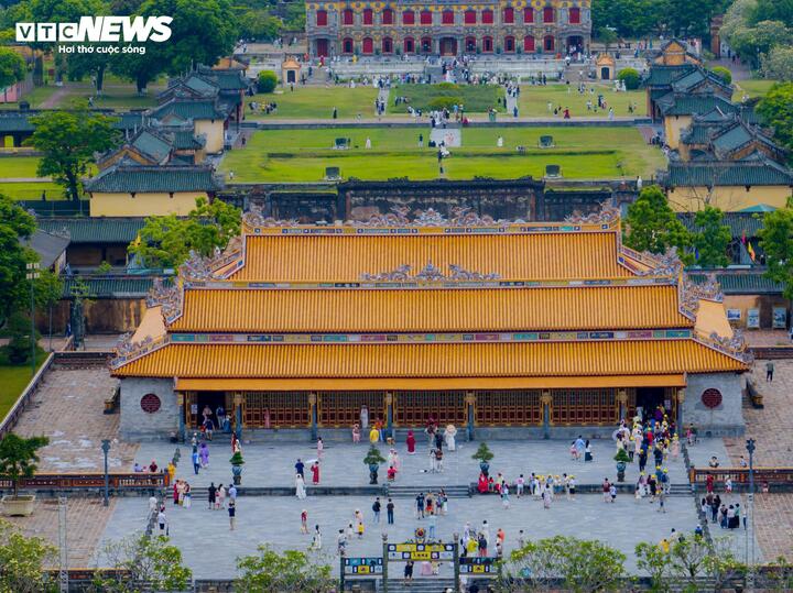 Theo ghi nhận, Đại Nội Huế luôn là điểm thu hút đông du khách nhất, nơi du khách có thể tham quan các công trình gắn liền với đời sống cung đình triều Nguyễn như điện Thái Hòa, điện Kiến Trung, Thái Miếu...