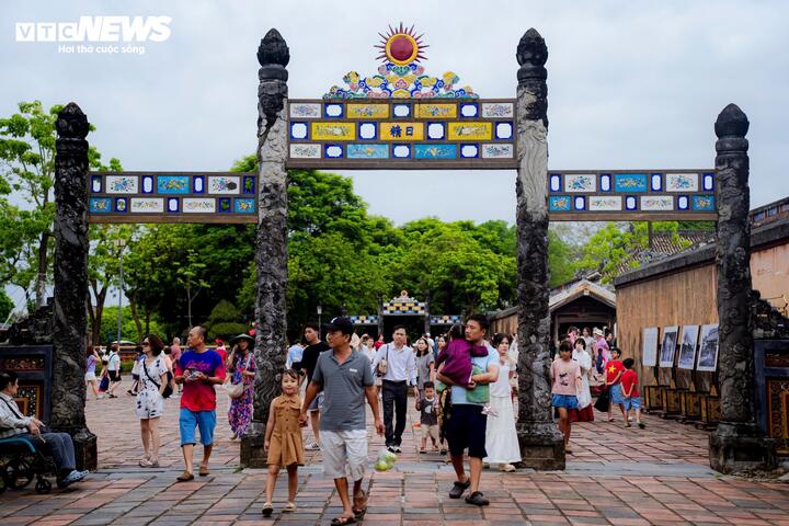 Lượng du khách đặt vé online tham quan di sản trong ngày 30/4 cũng tăng mạnh, đạt hơn 1.000 vé.