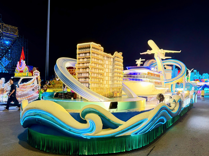 Những xe mô hình thể hiện sức nét đặc trưng của đất mỏ Quảng Ninh.