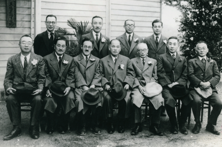 Các giám đốc trong tập đoàn Sumitomo chụp hình năm 1946. (Ảnh: Sumitomo Corp)