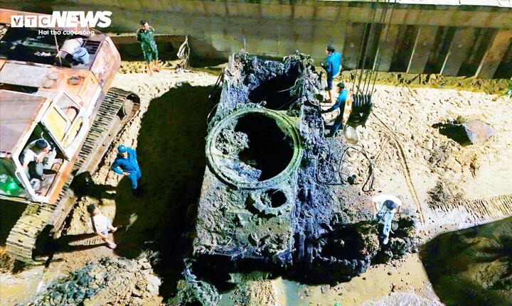 Chiều và tối 29/4, Bộ Chỉ huy Quân sự tỉnh Gia Lai với sự phối hợp của lực lượng chức năng liên quan đã trục vớt thành công vật thể được cho là xe tăng M-41 Walker Bulldog bị vùi lấp dưới cát biển Quy Nhơn hơn nửa thế kỷ.