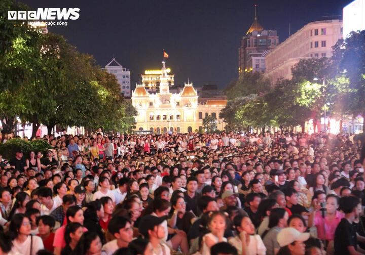 Ba điểm bắn tầm cao gồm khu vực đầu hầm sông Sài Gòn (phường An Khánh), trung tâm Thành phố mới (phường Bình Dương) và Quảng trường Công viên Bà Rịa (phường Bà Rịa). Năm điểm tầm thấp đặt tại Địa đạo Củ Chi, Công viên Đầm Sen, tòa tháp Saigon Marina IFC, Khu biệt thự Kim Long và khu đô thị lấn biển Cần Giờ.