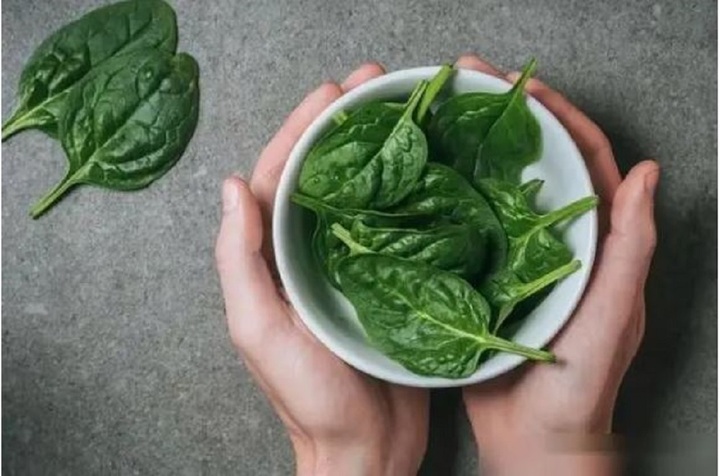 Cải bó xôi là loại thực phẩm tuyệt vời, giàu chất dinh dưỡng, vitamin, khoáng chất.