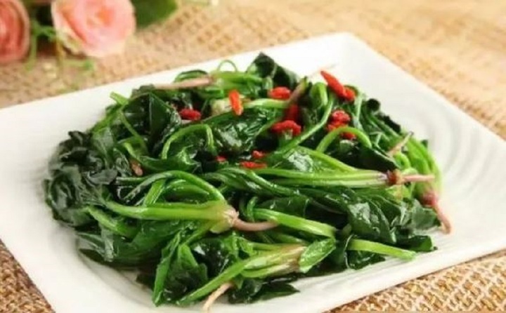 Cải bó xôi lá nhọn thích hợp với các món xào.