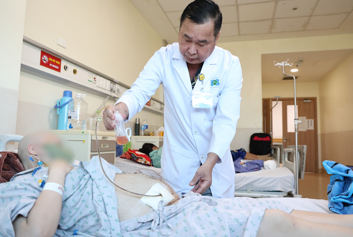 Bệnh nhân sau ca phẫu thuật ung thư buồng trứng. (Ảnh: BVCC)