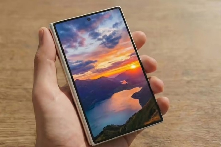 Samsung Galaxy Z Fold 8 Wide sẽ tạo bước ngoặt cho điện thoại gập? - 2