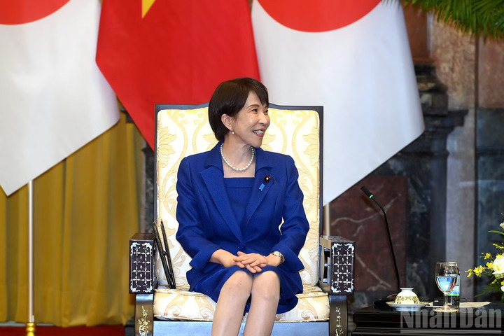 Thủ tướng Nhật Bản Takaichi Sanae phát biểu.