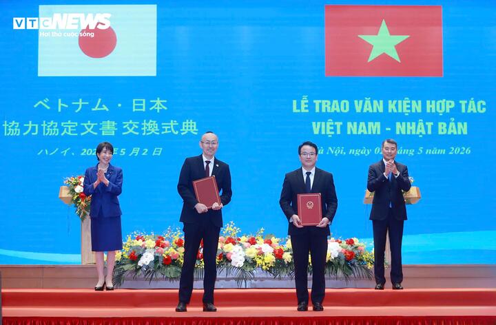 Hai Thủ tướng chứng kiến trao Thoả thuận vay (L/A) cho Dự án Phát triển nông thôn thích ứng với thiên tai giữa Chính phủ Việt Nam và Cơ quan Hợp tác quốc tế Nhật Bản (JICA).