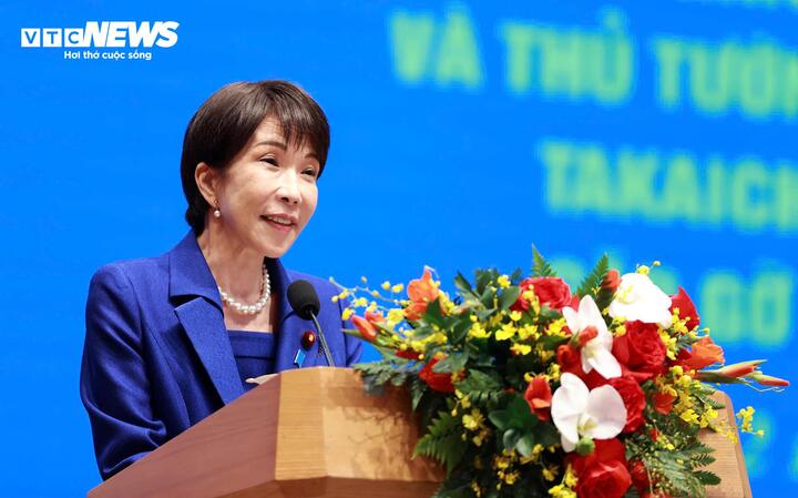 Thủ tướng Nhật Bản Takaichi Sanae phát biểu.