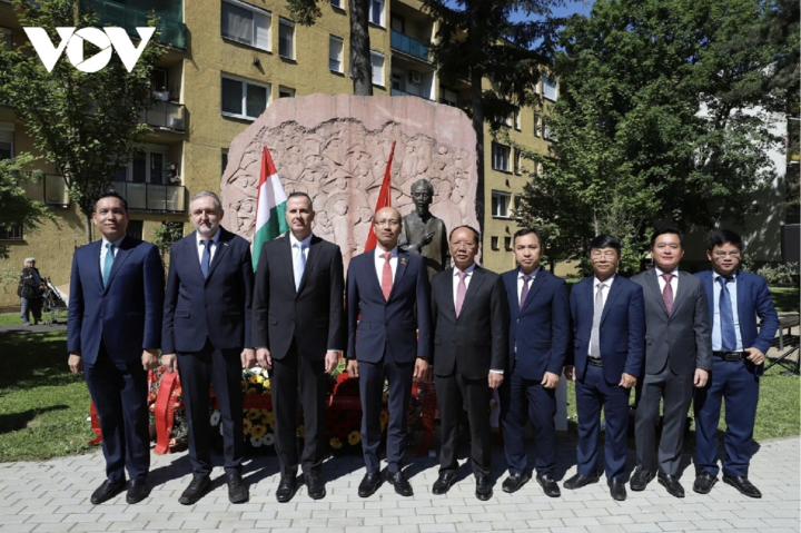 Kỷ niệm 136 năm Ngày sinh Chủ tịch Hồ Chí Minh tại Hungary - 3