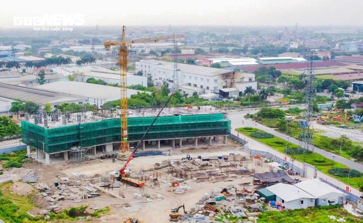 Hiện toàn tỉnh Ninh Bình có 37 dự án nhà ở xã hội, trong đó 8 dự án đã hoàn thành, 8 dự án đang thi công và 21 dự án đã được chấp thuận chủ trương đầu tư. Năm 2026, địa phương đặt mục tiêu hoàn thành khoảng 6.053 căn hộ nhà ở xã hội.