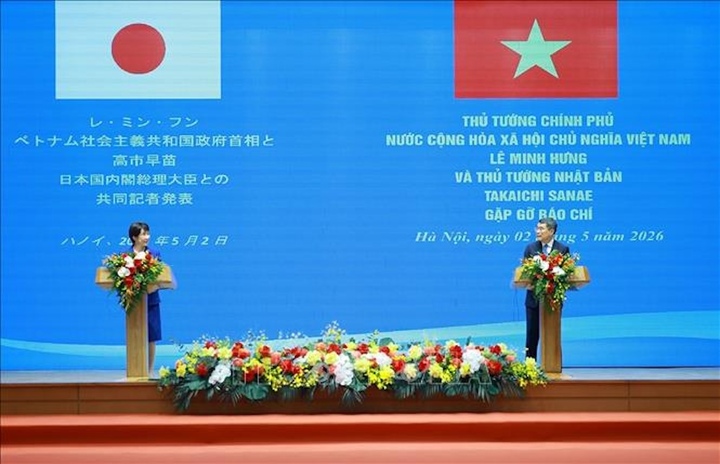 Hai Thủ tướng gặp gỡ báo chí. (Ảnh: TTXVN)