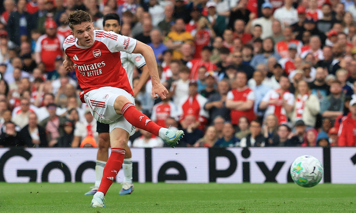 Gyokeres ghi 2 bàn giúp Arsenal thắng Fulham 3-0. (Ảnh: Reuters)