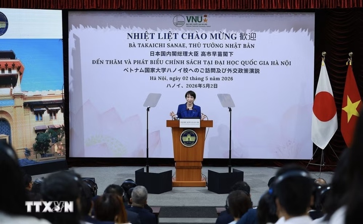 Thủ tướng Nhật Bản Takaichi Sanae phát biểu chính sách tại Đại học Quốc gia Hà Nội. (Ảnh: Dương Giang/TTXVN)