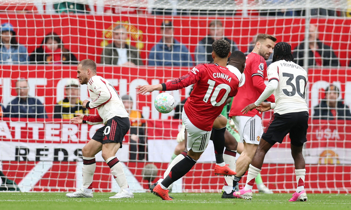 Cunha ghi bàn, Man Utd dẫn Liverpool 1-0. (Ảnh: Reuters)
