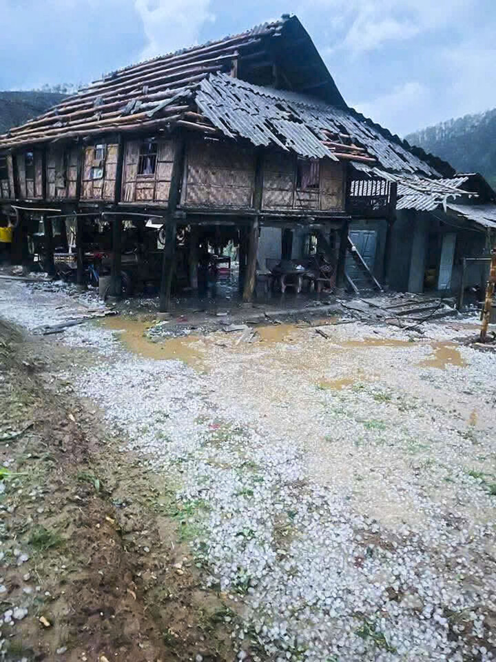 Mưa đá gây thiệt hại tại xóm Làng Muông, xã Yên Trạch, Thái Nguyên. (Ảnh: N.Hoàn)