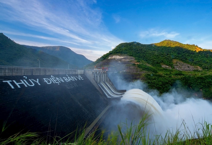Các nhà máy thủy điện đang chịu áp lực vừa đảm bảo phát điện vừa đáp ứng nhu cầu cấp nước cho hạ du nếu El Nino xảy ra. (Ảnh minh họa: VOV1)