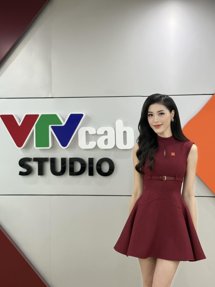 MC Đặng Thu Huyền (sinh năm 2002) từng là gương mặt nổi bật của bóng chuyền nữ Việt Nam trước khi chuyển hướng sang làm người dẫn chương trình thể thao tại VTVcab.