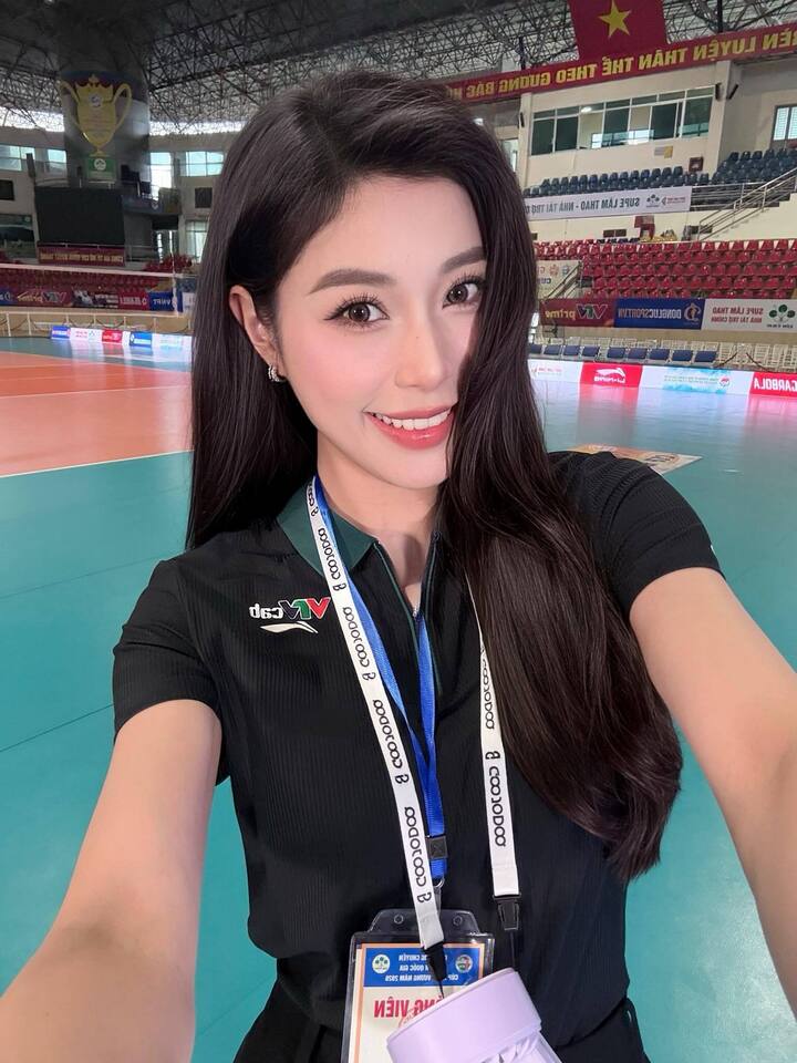 Cô cũng từng là đội trưởng tuyển U19 bóng chuyền quốc gia.