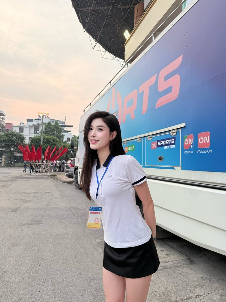 Thu Huyền bén duyên với bóng chuyền từ năm 11 tuổi, thi đấu ở vị trí chuyền hai.