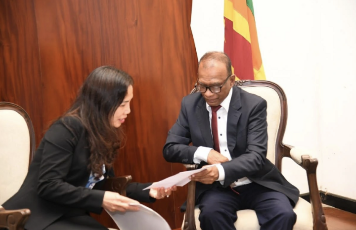 Đại sứ gặp Bộ trưởng Cảng và Hàng không Dân dụng Sri Lanka, thúc đẩy việc mở đường bay thẳng trong thời gian tới.