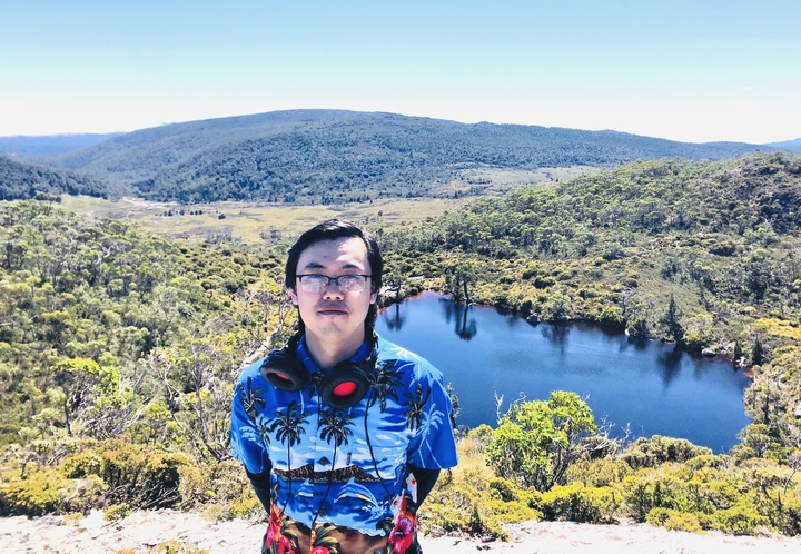 TS. Trọng Nghĩa trong chuyến du lịch đến Tasmania, Australia năm 2019.