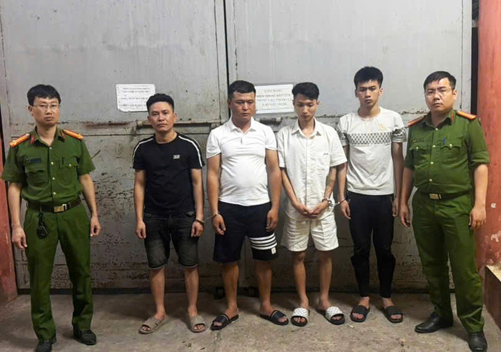Nhóm thanh niên thực hiện vụ cướp số vàng trị giá khoảng 7,5 tỷ đồng. (Ảnh: Công an Hưng Yên)