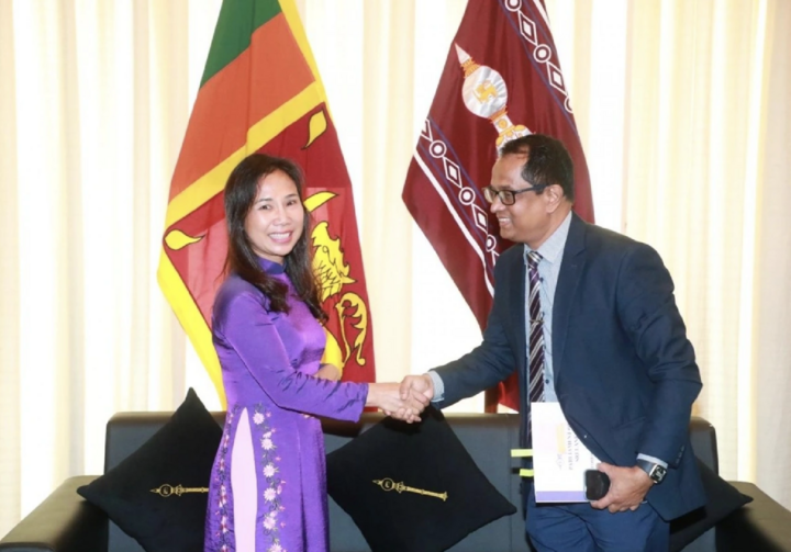 Đại sứ Trịnh Thanh Tâm gặp Chủ tịch Quốc hội Sri Lanka.