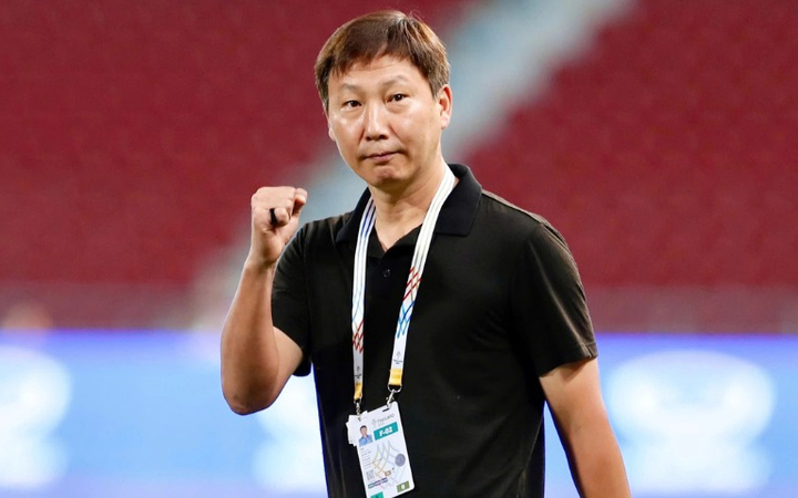 HLV Kim Sang-sik dẫn dắt đội tuyển bóng đá nam U22 quốc gia giành HCV tại SEA Games 33. (Nguồn: VFF)