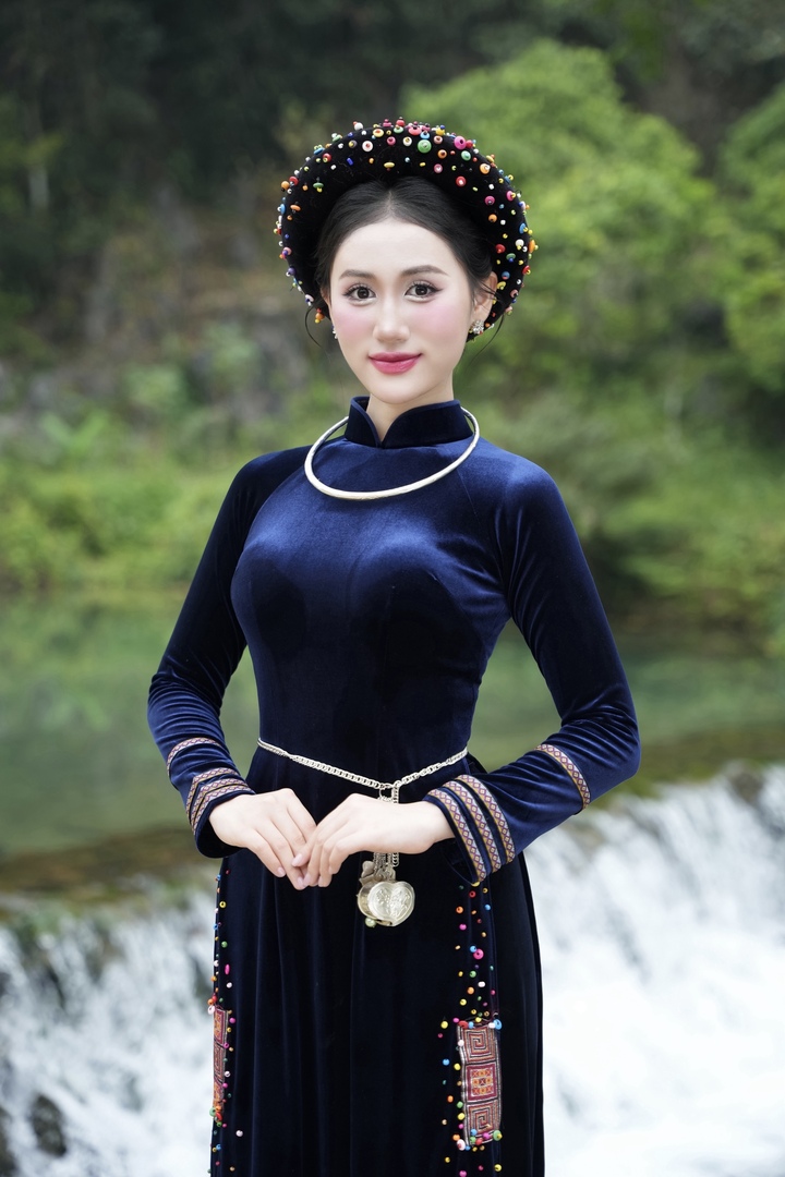 Ca sĩ Hoàng Yến.