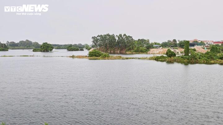 Giờ đây, con sông dần trở lại màu xanh trong.