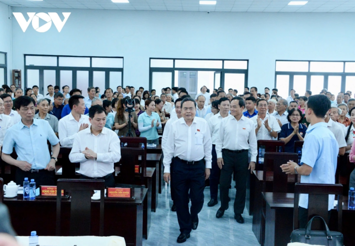 Chủ tịch Quốc hội Trần Thanh Mẫn tiếp xúc cử tri tại TP.HCM.