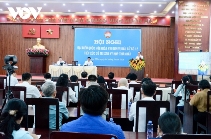 Toàn cảnh buổi tiếp xúc cử tri.