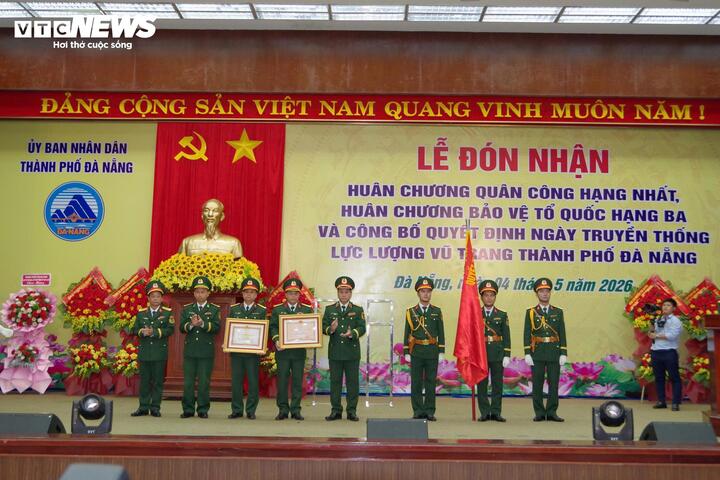 Lễ đón nhận Huân chương Quân công hạng Nhất, Huân chương Bảo vệ Tổ quốc hạng Ba.