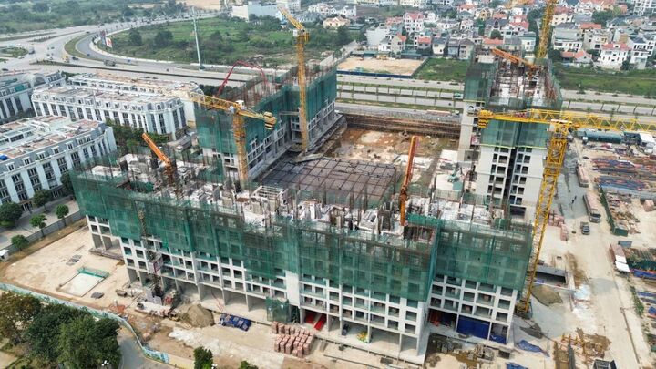 Ba tòa căn hộ K-Park Avenue đang thi công dầm sàn tầng 10-14, dự kiến cất nóc trong tháng 7-8/2026.
