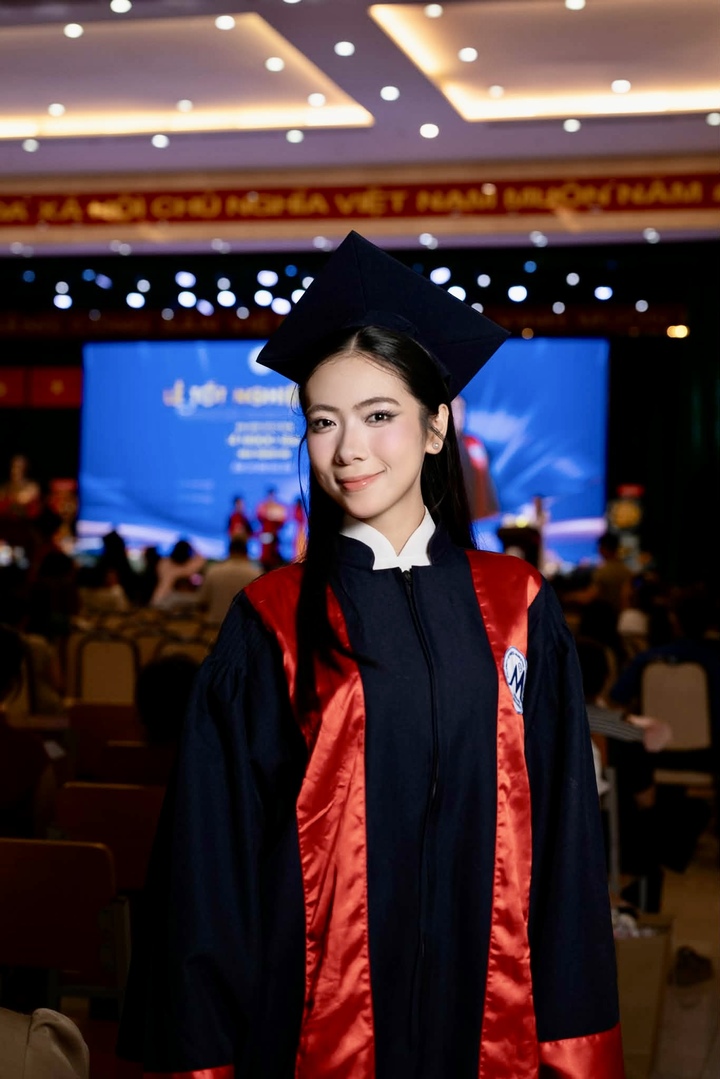 Những ngày đầu tháng 5, cái tên Nguyễn Viết Hoài Nam bất ngờ trở thành tâm điểm trên mạng xã hội sau màn phát biểu kết hợp hát tiếng Anh tại lễ tốt nghiệp Trường Đại học Tài chính – Marketing.