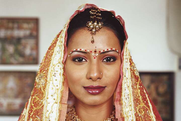 Ngoài lý do tâm linh, dấu ấn Bindi còn đem đến sức khỏe. (Ảnh: India Express)