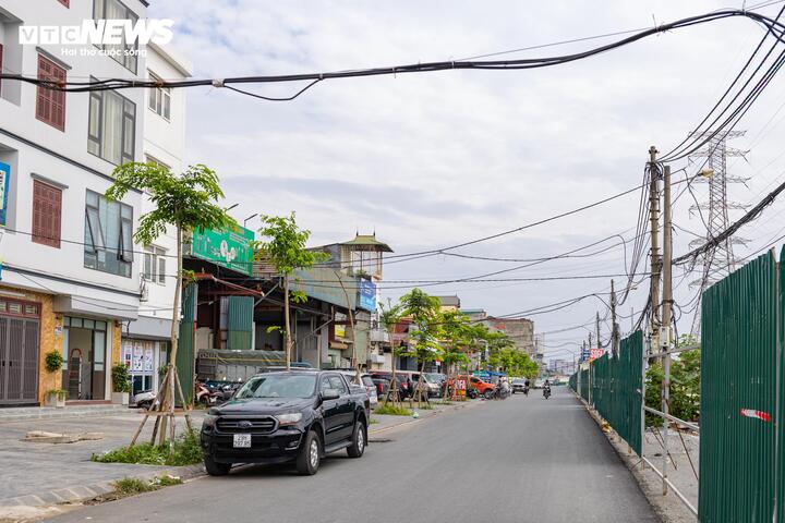 Đến nay, đoạn tuyến qua phường Hoàng Mai đã hoàn tất giải phóng mặt bằng. Riêng ở đoạn dài khoảng 1,4km qua Vĩnh Tuy và Tương Mai, các công trình cuối cùng vẫn đang tiếp tục được tháo dỡ.